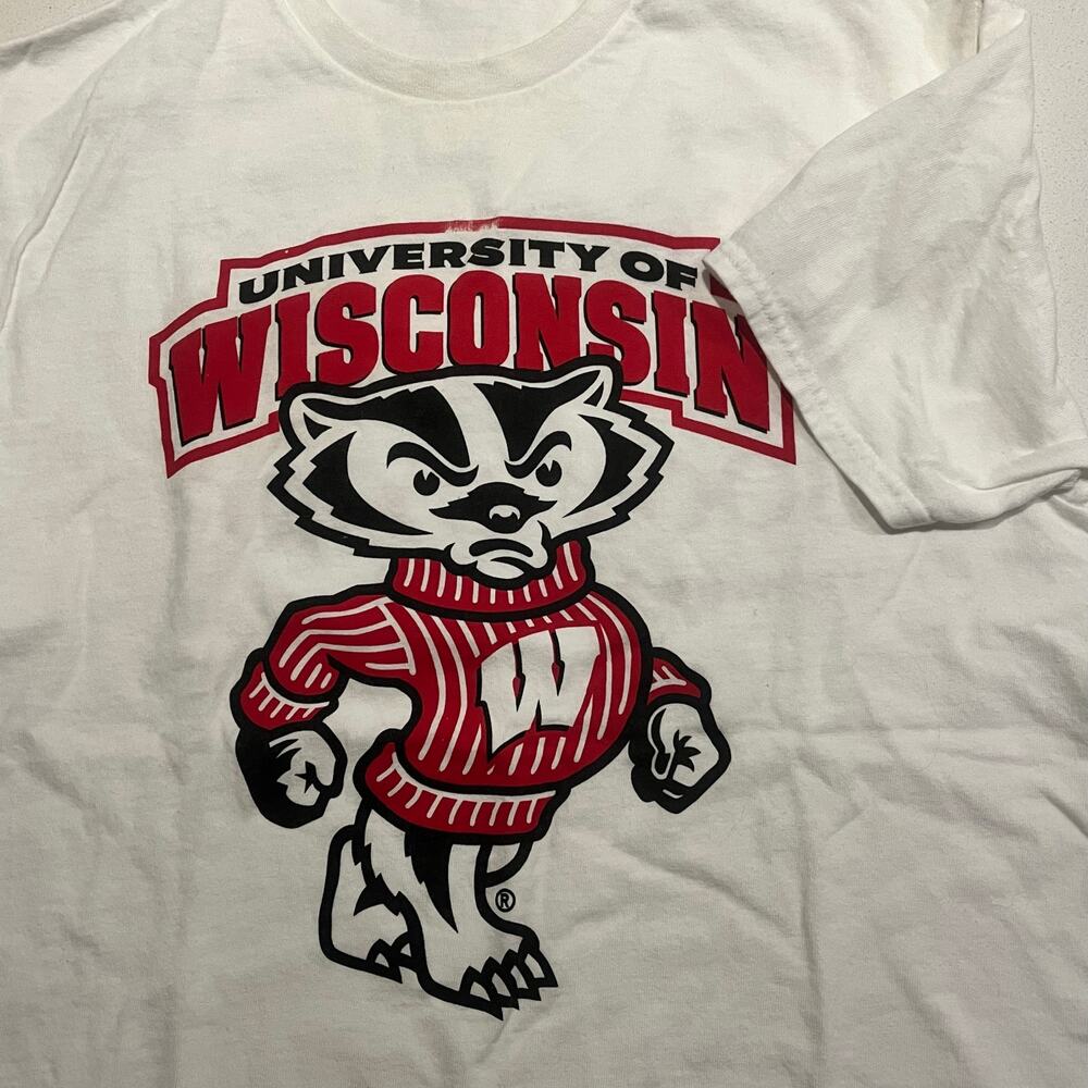 University Of Wisconsin Badger Men‎ Medium white Short Sleeve